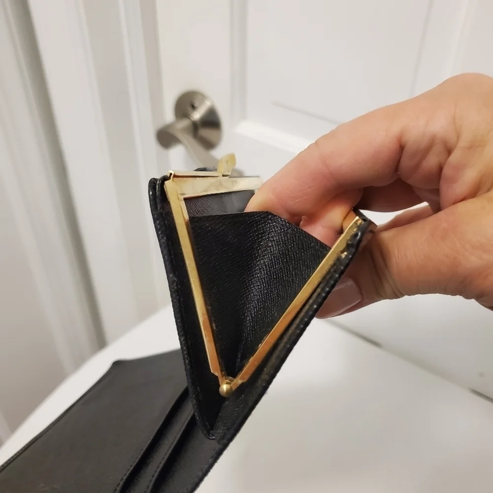Louis Vuitton Epi Black Leather Kisslock Close Wallet, 2007